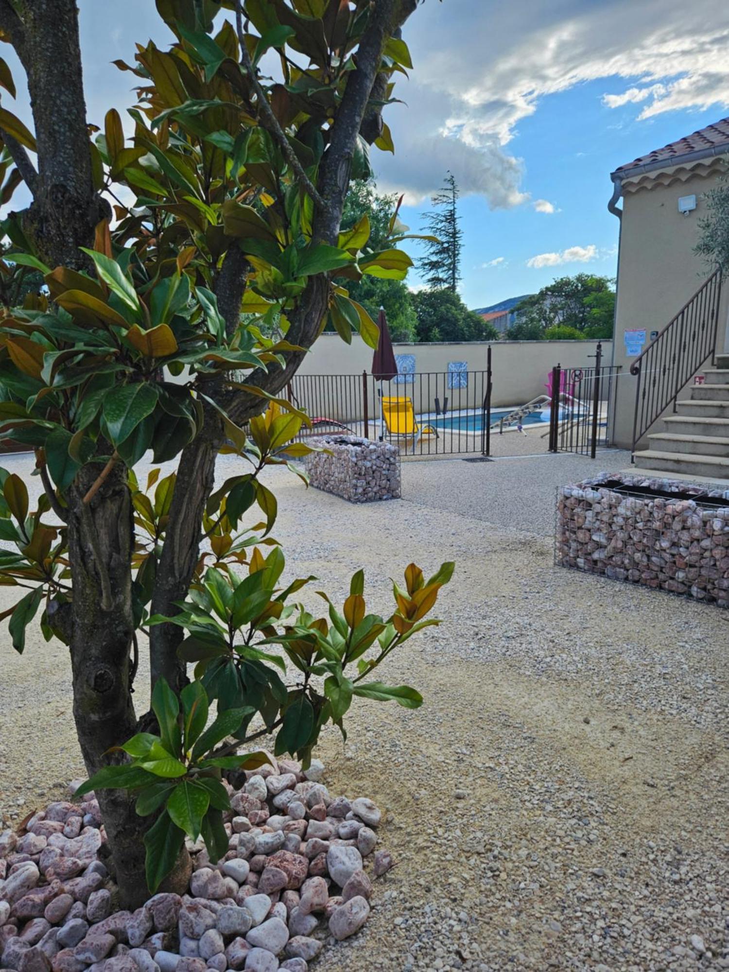 Le Rubiz Apartment La Coucourde ภายนอก รูปภาพ