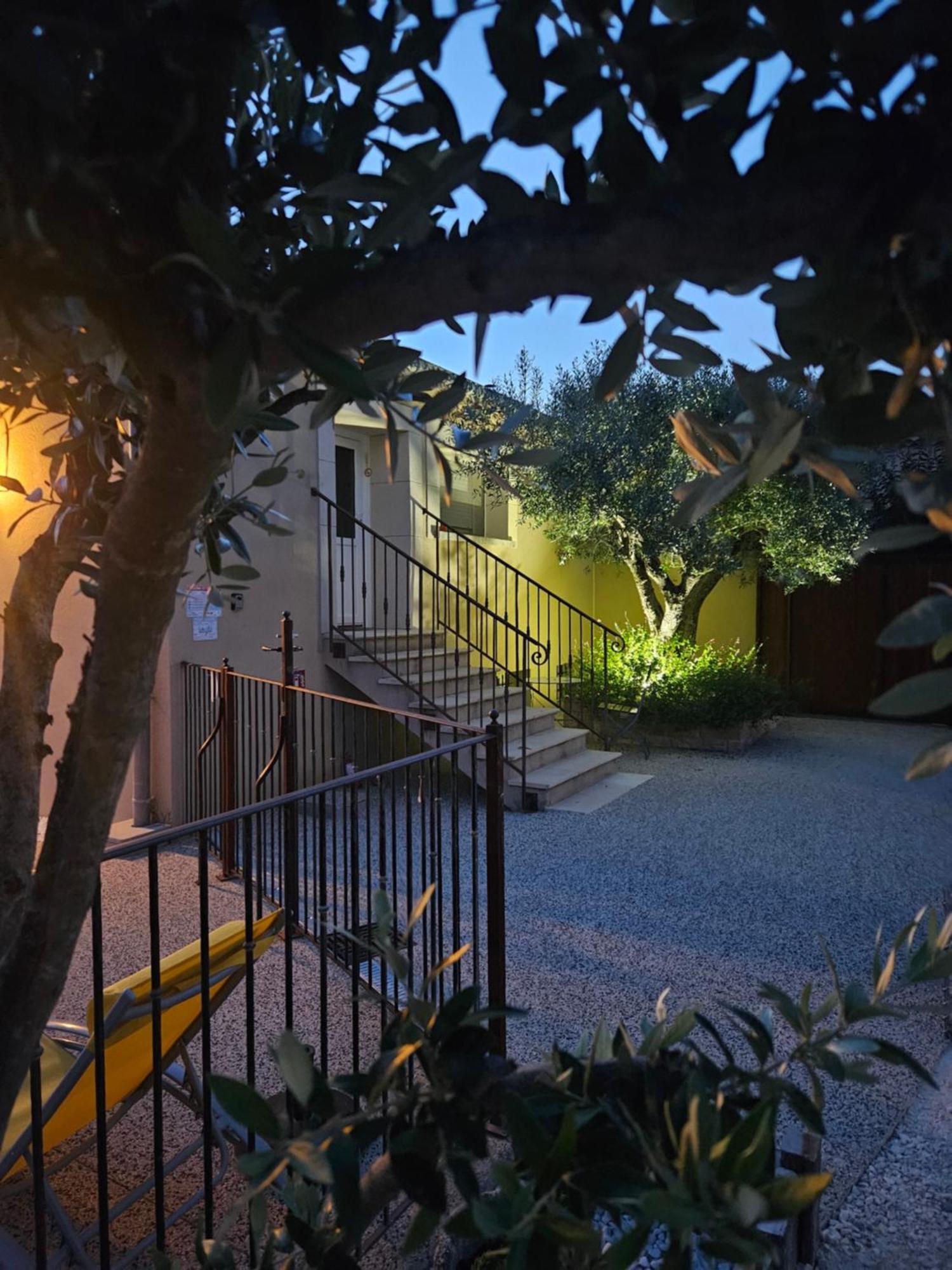 Le Rubiz Apartment La Coucourde ภายนอก รูปภาพ